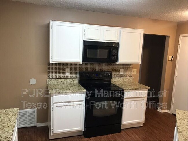 Foto del edificio - 6004 Meadowside Trail