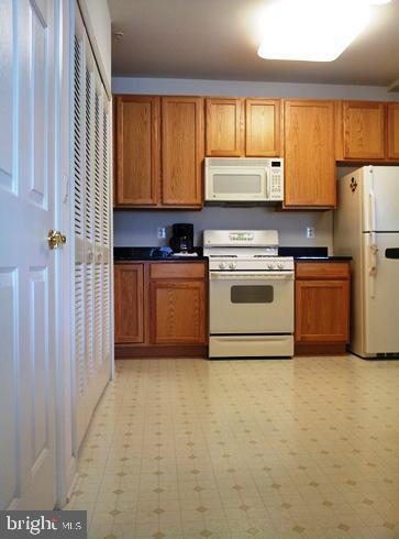 Foto del edificio - 6216 Westchester Park Dr