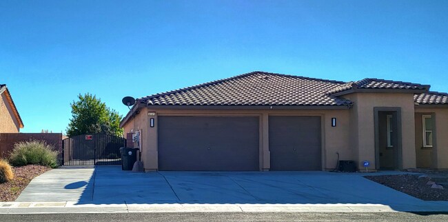 Foto del edificio - 5761 Badlands Ln