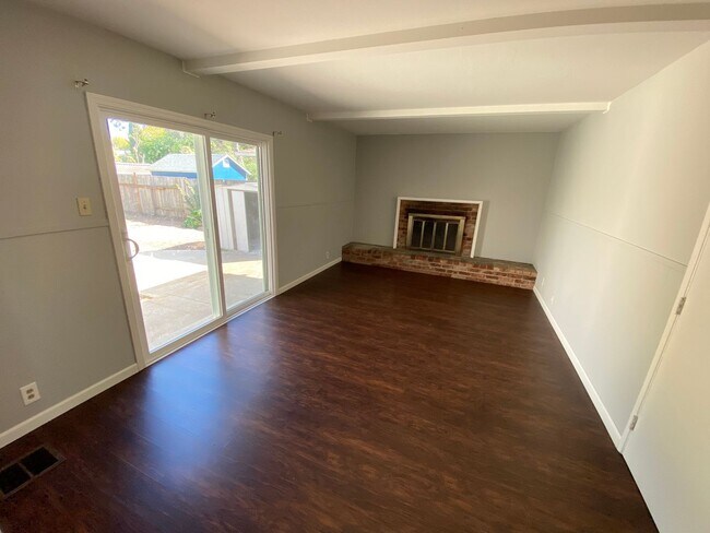 Building Photo - 4 Bed 2 Bath Single Family Home In Concord