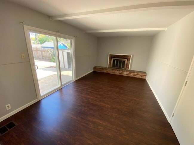 Foto del edificio - 4 Bed 2 Bath Single Family Home In Concord