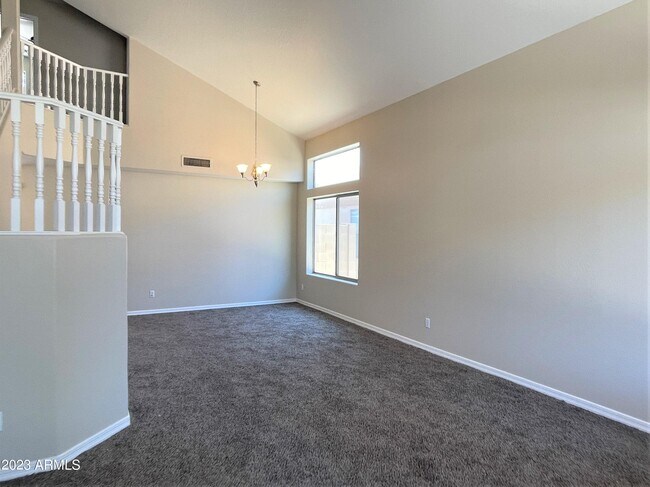 Foto del edificio - 2047 W Vineyard Plains Dr
