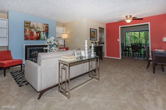 Building Photo - 8800 Dunwoody Pl