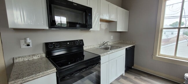 Building Photo - 39 E Willow St