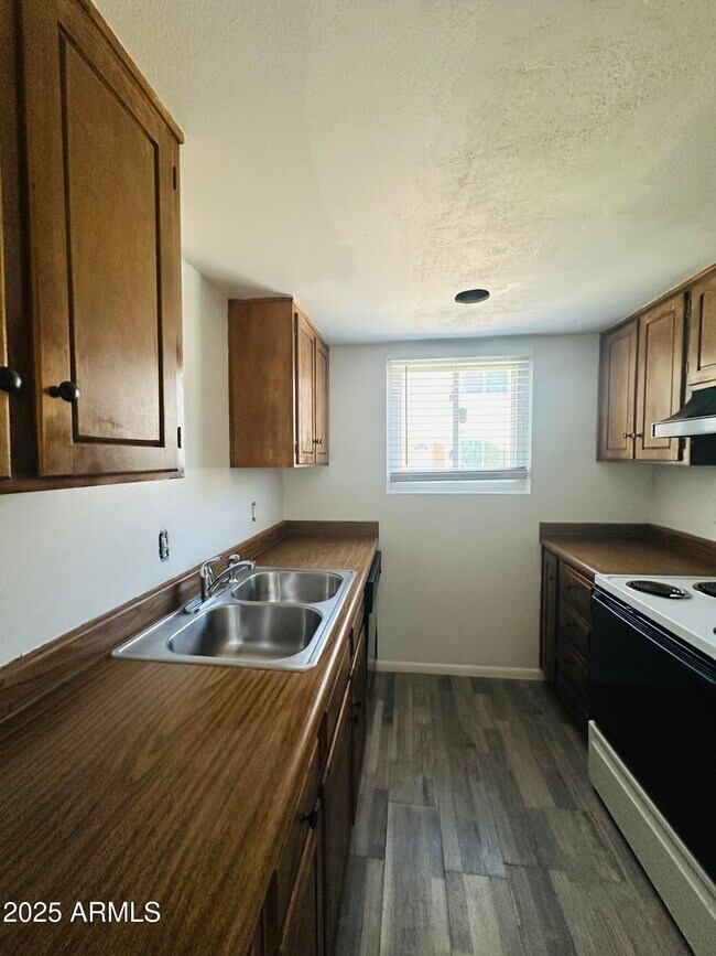 Building Photo - 7126 N 19th Ave