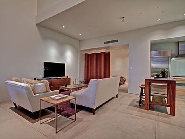 Building Photo - Stylish 2 Bed | 2 Bath Condo in Prime Scot...