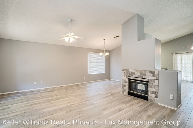 Foto del edificio - 3 br, 2 bath House - 18832 North 15th Place