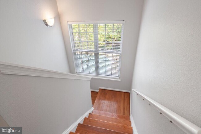 Building Photo - 8109 Anna Ct
