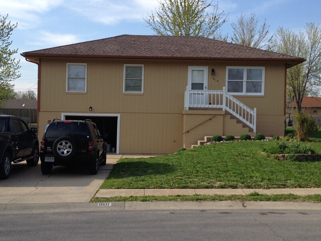 Primary Photo - 1810 Parkwood Dr