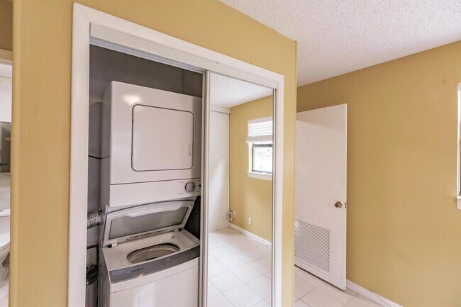 Foto del edificio - 1786 SW 22nd St