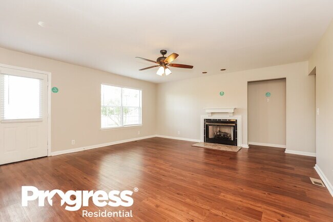 Building Photo - 3049 Brantley Dr