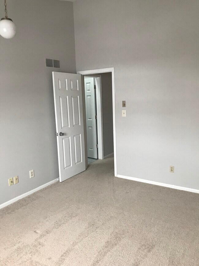 Foto del edificio - 2018 Yorktowne Dr