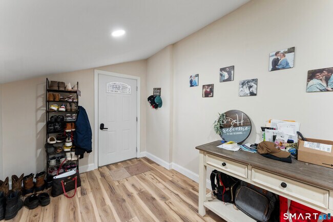 Building Photo - 859 Ekonk Hill Rd