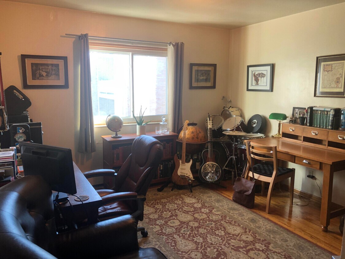 Primary Photo - 418 7th St SE