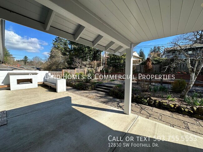 Foto del edificio - 12830 SW Foothill Dr