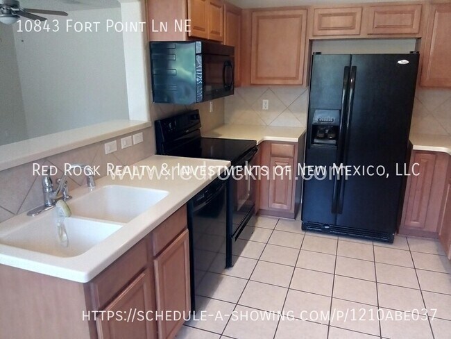 Foto del edificio - 10843 Fort Point Ln NE