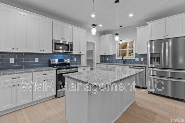 Building Photo - 5819 Hideaway Dr