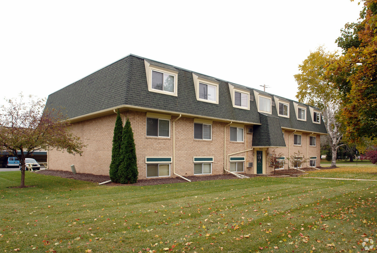 Primary Photo - Shaker House Apartments