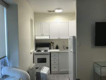 Kitchen - 710 Spadina Av