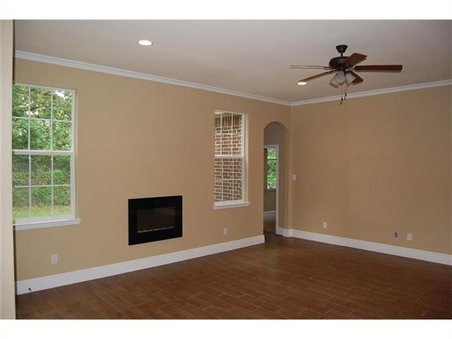 Building Photo - 1815 Hillvalley Dr