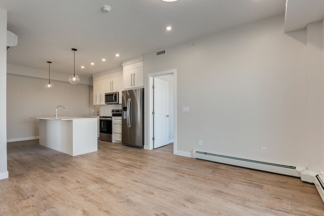 Building Photo - Suite D - 3 Bed/2 Bath