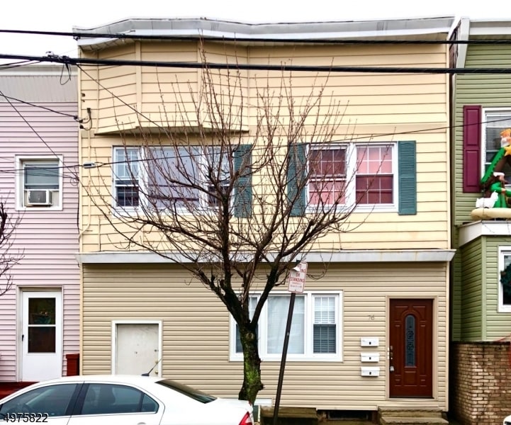 Primary Photo - 76 Heckel St