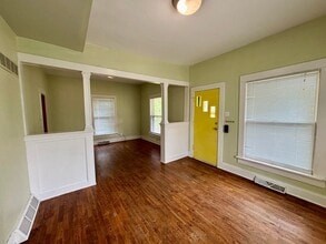 Building Photo - 216 S Manhattan Ave