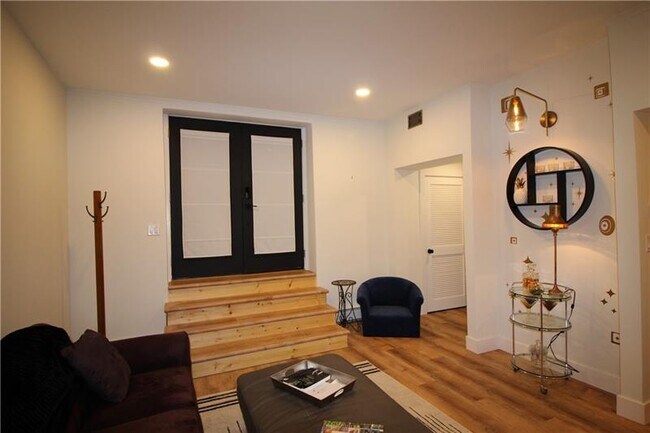 Foto del edificio - 5807 1/2 Fifth Ave