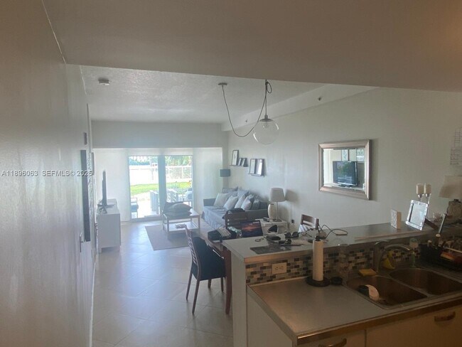 Foto del edificio - 6580 Indian Creek Dr