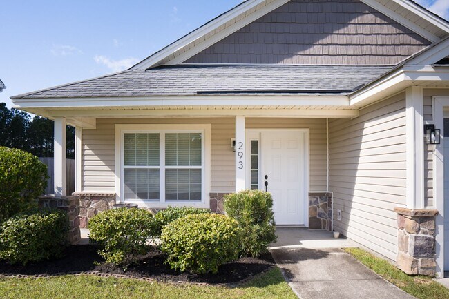 Foto del edificio - Three Bedroom on the Pond in Hearthstone Lakes Community