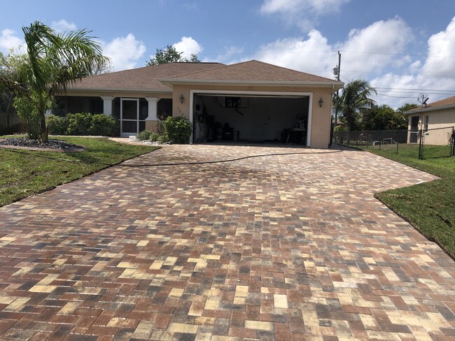 Building Photo - 3604 SW 8th Ct