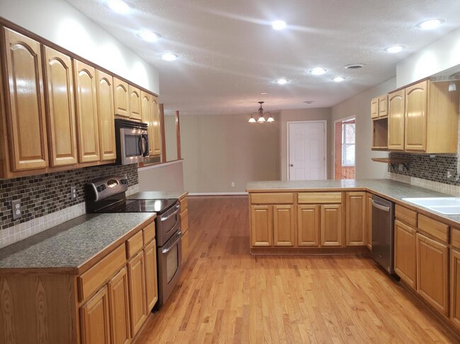 Building Photo - Rancher in West Knoxville