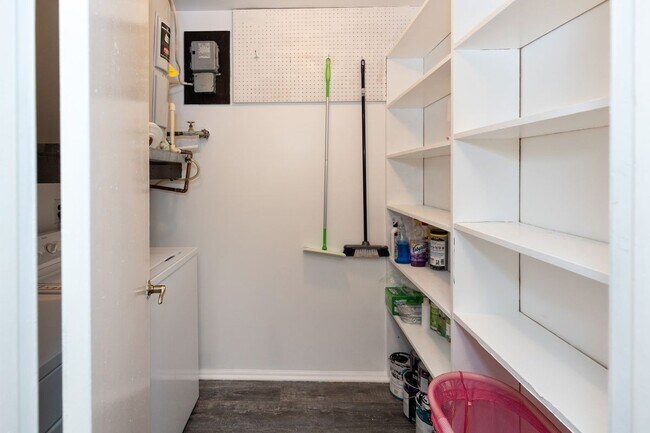 Building Photo - 10-B SUMAC CT