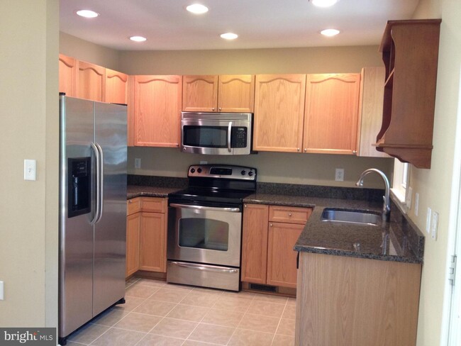 Building Photo - 13411 Pinetree Dr