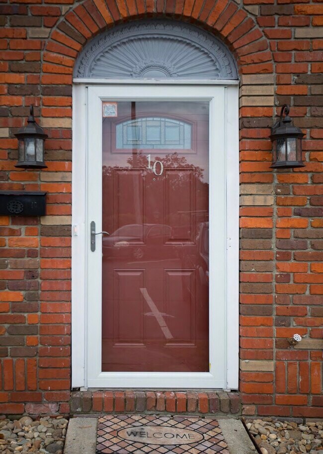 Foto del edificio - 3000 Golden Rd