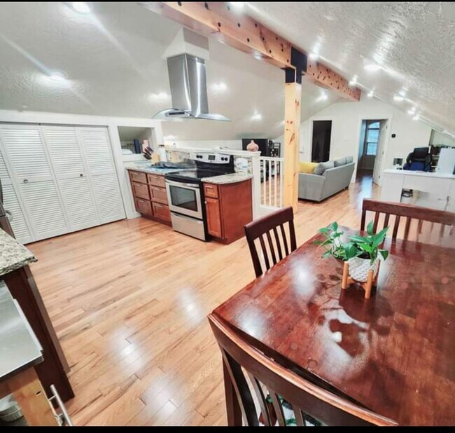 Kitchen - 733 Sherry Rd