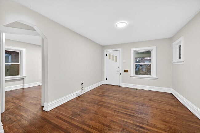 Foto del edificio - 6135 Newport Ave