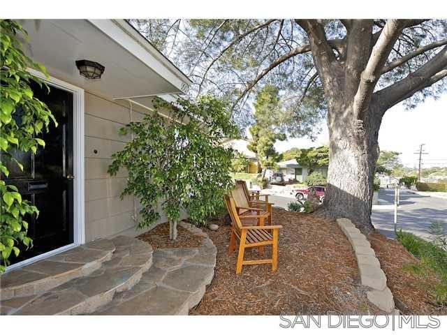 Building Photo - 990 Manor Way