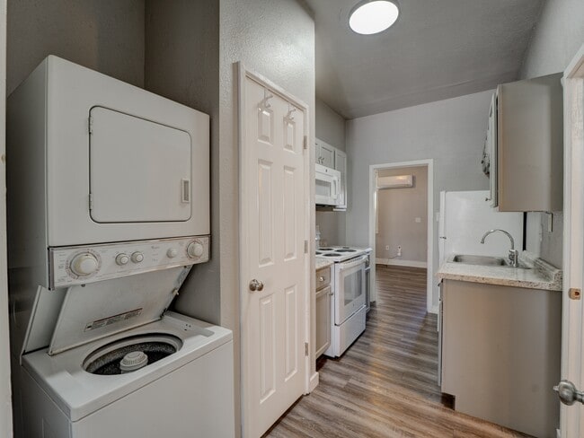 Foto del edificio - 1106 S Gentry Blvd