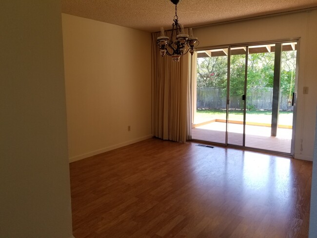 Building Photo - 151 Vineyard Cir