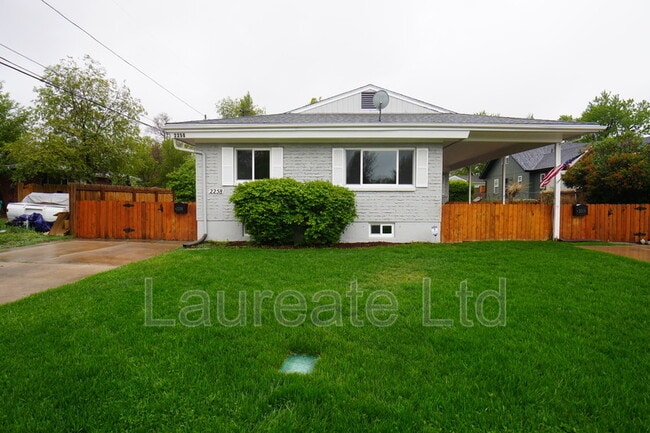 Building Photo - 2258 W Maplewood Ave