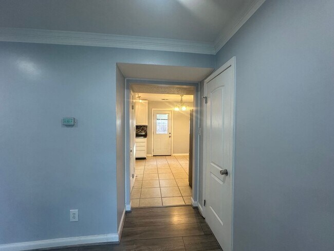 Foto del edificio - Centrally Located 2 BR Green Townhome with Fenced Patio