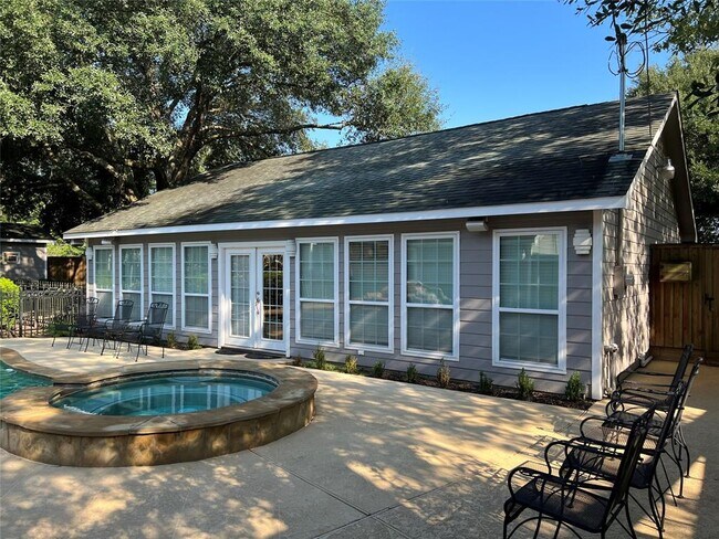 Foto del edificio - 385 County Rd 3704