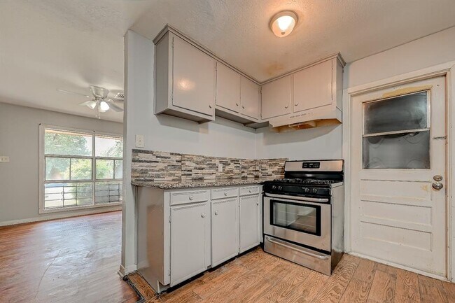 Foto del edificio - 3919 Botany Ln