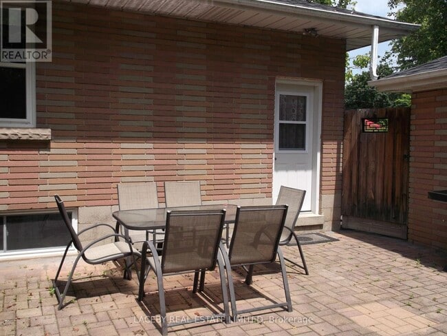 Photo du bâtiment - 137 Main St W