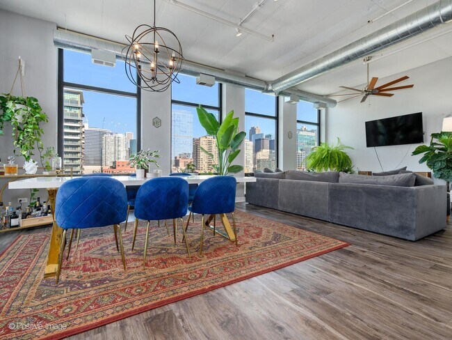Foto del edificio - 740 W Fulton St