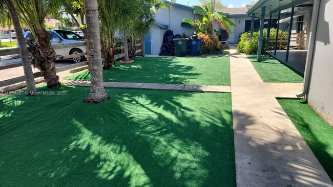 Foto del edificio - 729 NE 6th St