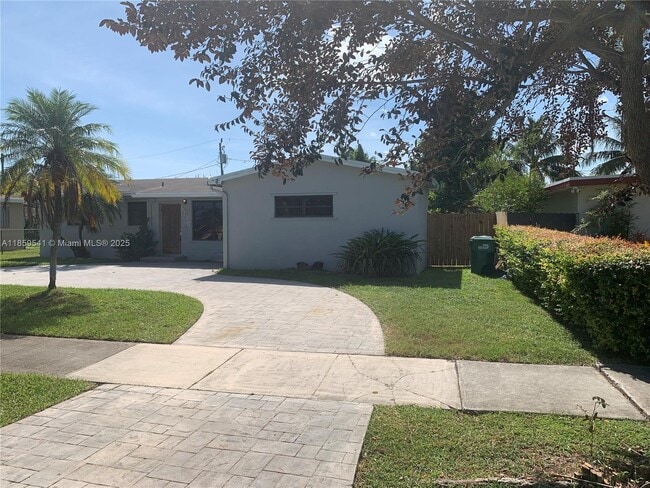 Foto del edificio - 9730 Marlin Rd