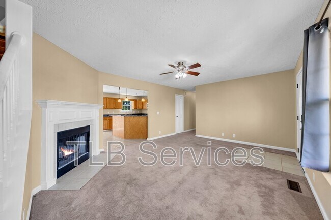 Foto del edificio - 211 Fall Creek Dr