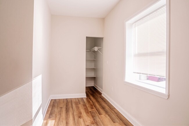 Foto del edificio - 1042 Edmondson Ave